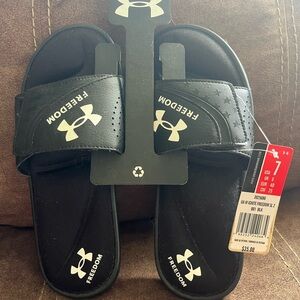 Brand new Men’s Under Armour Ignite Freedom Slides Size 7